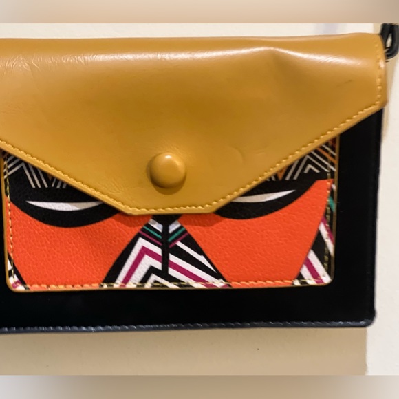 Small multi colored crossbody bad with detachable strap - Picture 2 of 4